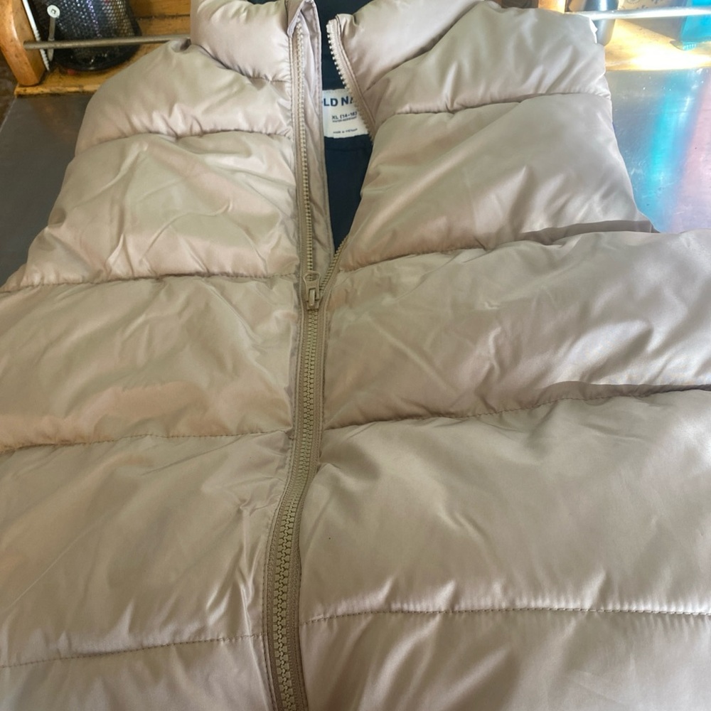 Boys xlarge puffer vest NWT